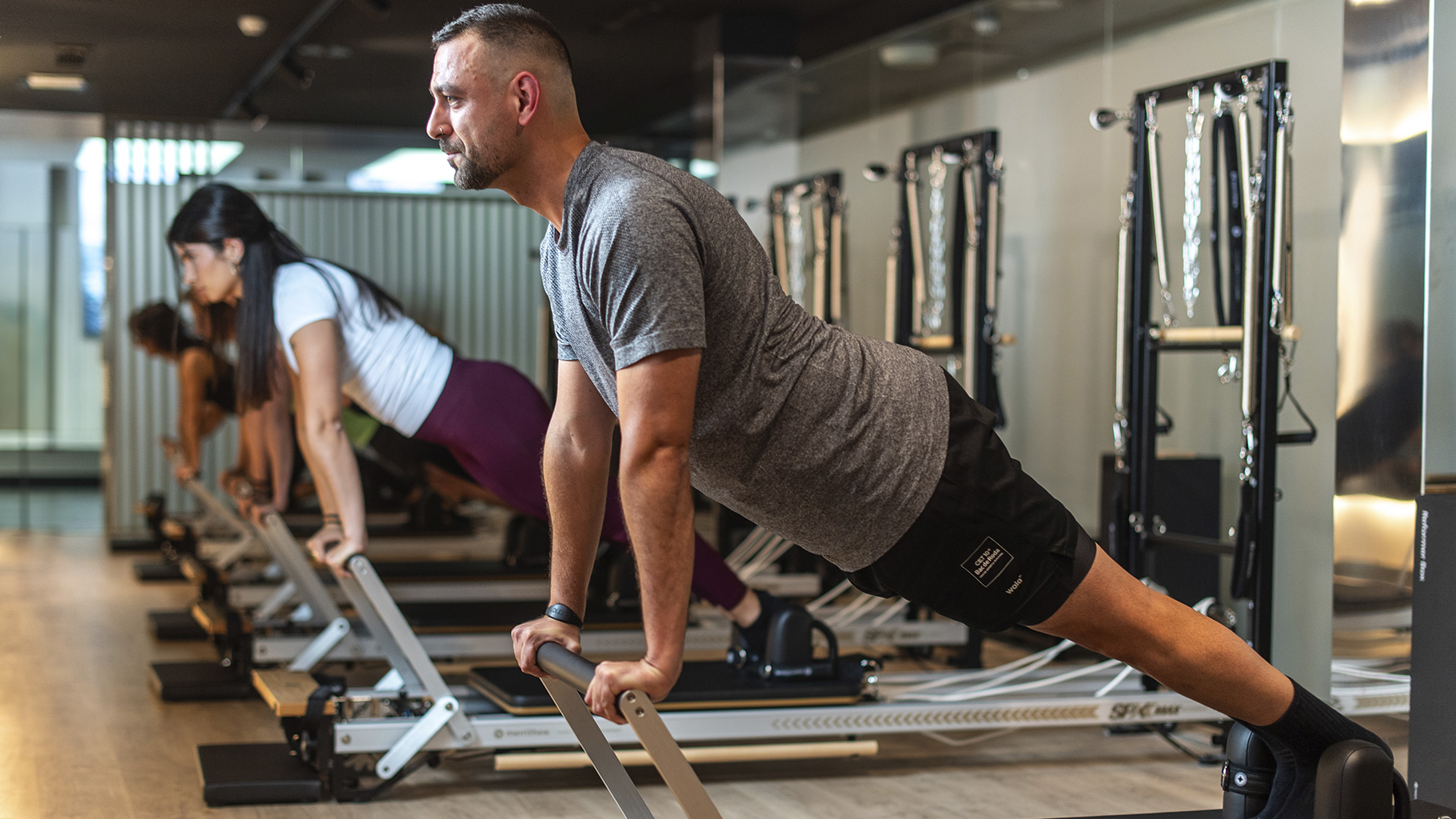pilates-reformer-cem-bac-de-roda