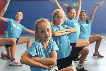 dansa ball a cet10 grup de noies ballant