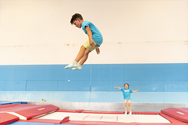 noi llist elàstic acrobàcia