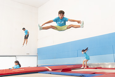 noi llist elàstic acrobàcia