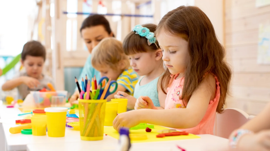 activitats dirigides ludoteca cet10 barcelona