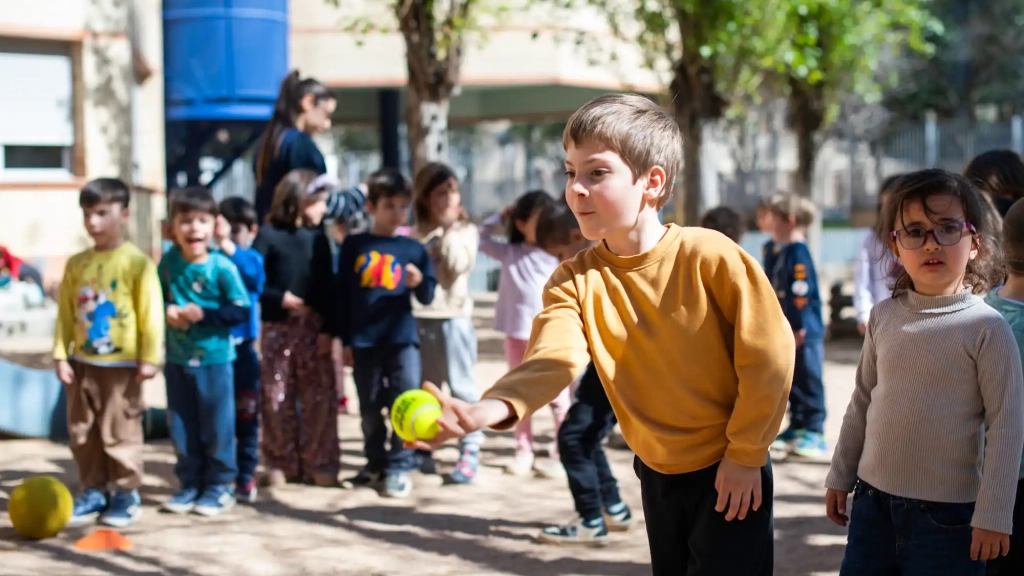 jocs al pati ludoteca barcelona cet10