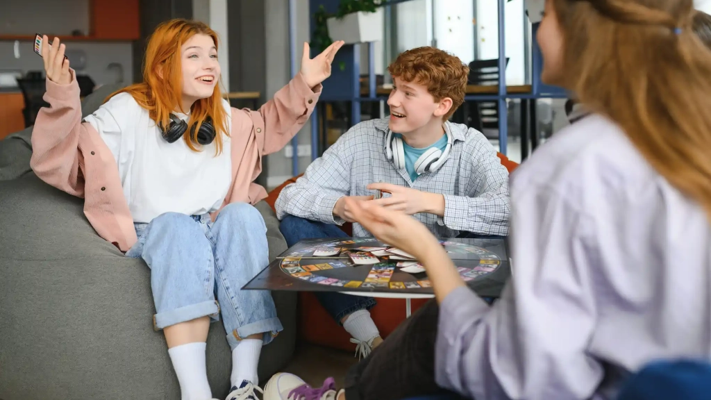 serveis_complementaris_joves_ludoteca_cet10